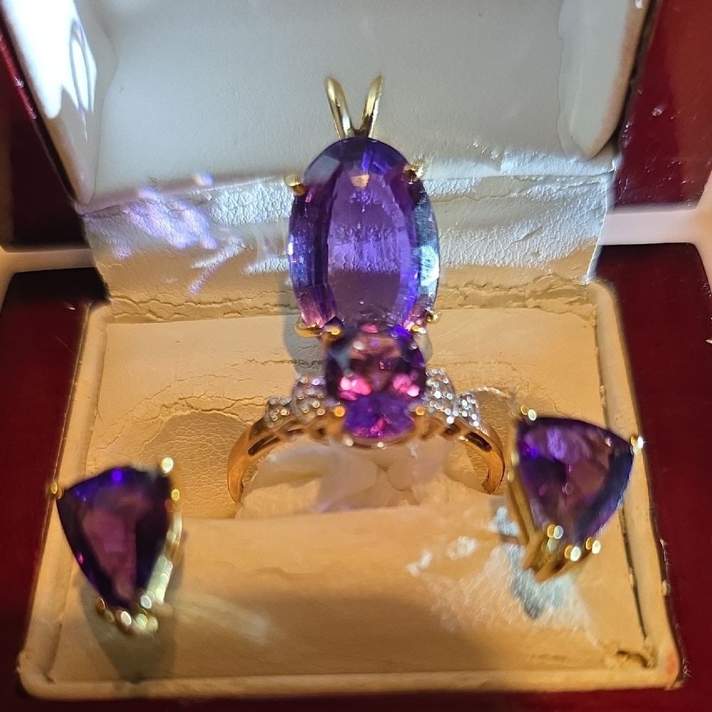 Elegant Purple and Gold Jewelry Set Amethyst Ring Earring And Pendant. 10K Gold